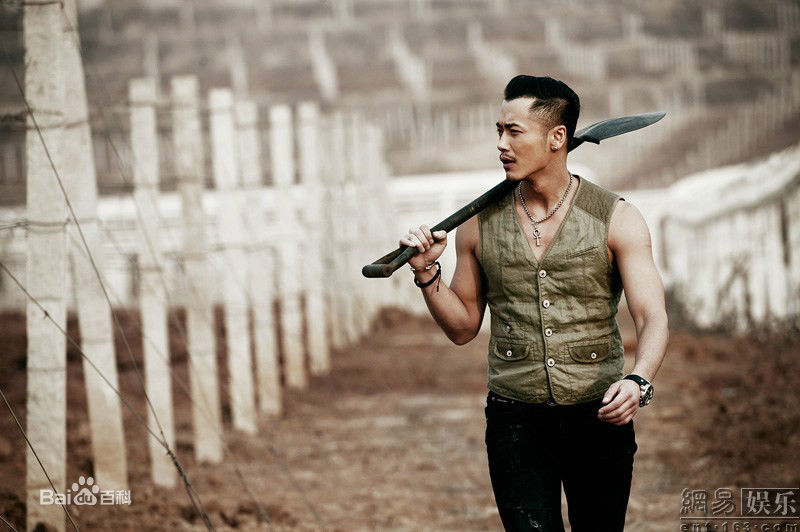 薛皓文化身雅痞男生活照