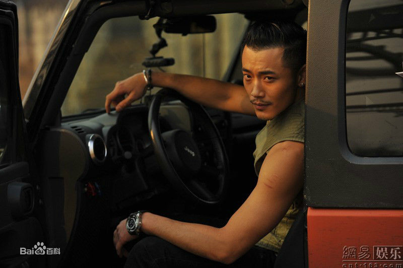 薛皓文化身雅痞男生活照