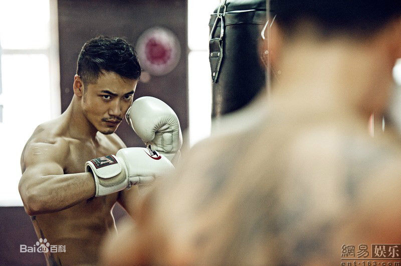 薛皓文化身雅痞男生活照