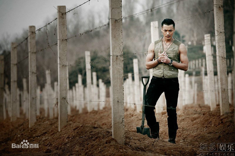 薛皓文化身雅痞男生活照