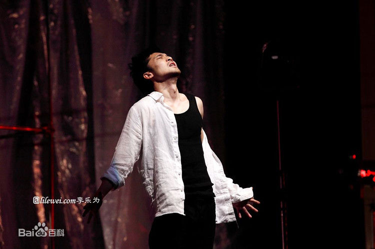 刘畅在《恋爱的犀牛》2012版 饰马路中的