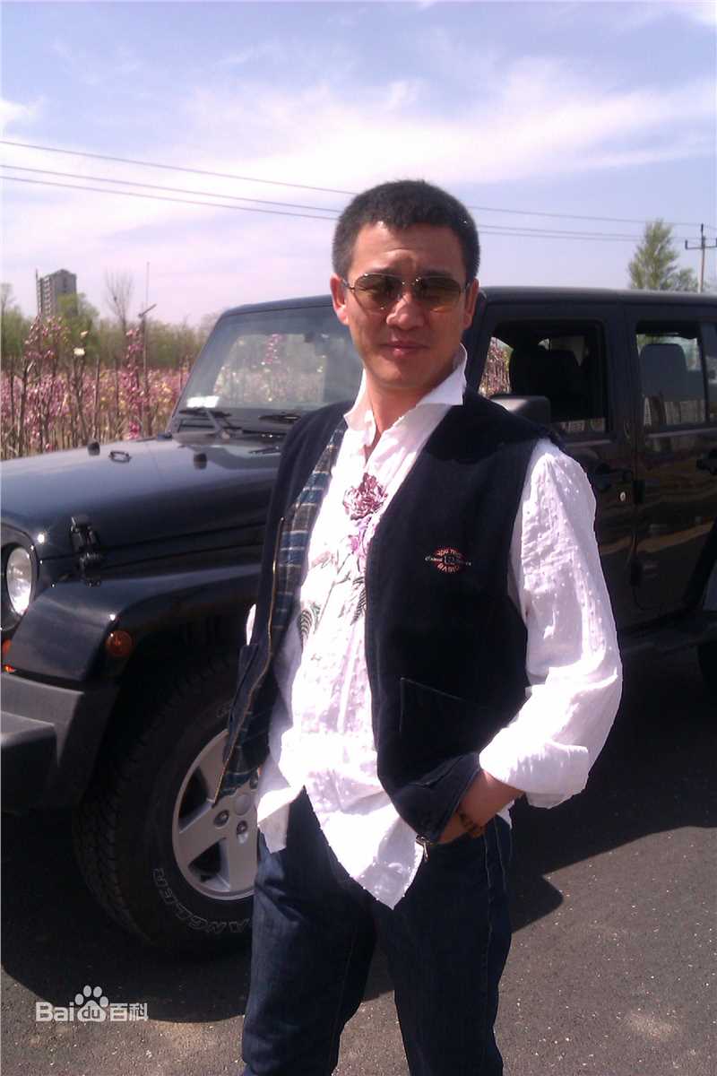 侯岩松照片壁纸壁纸