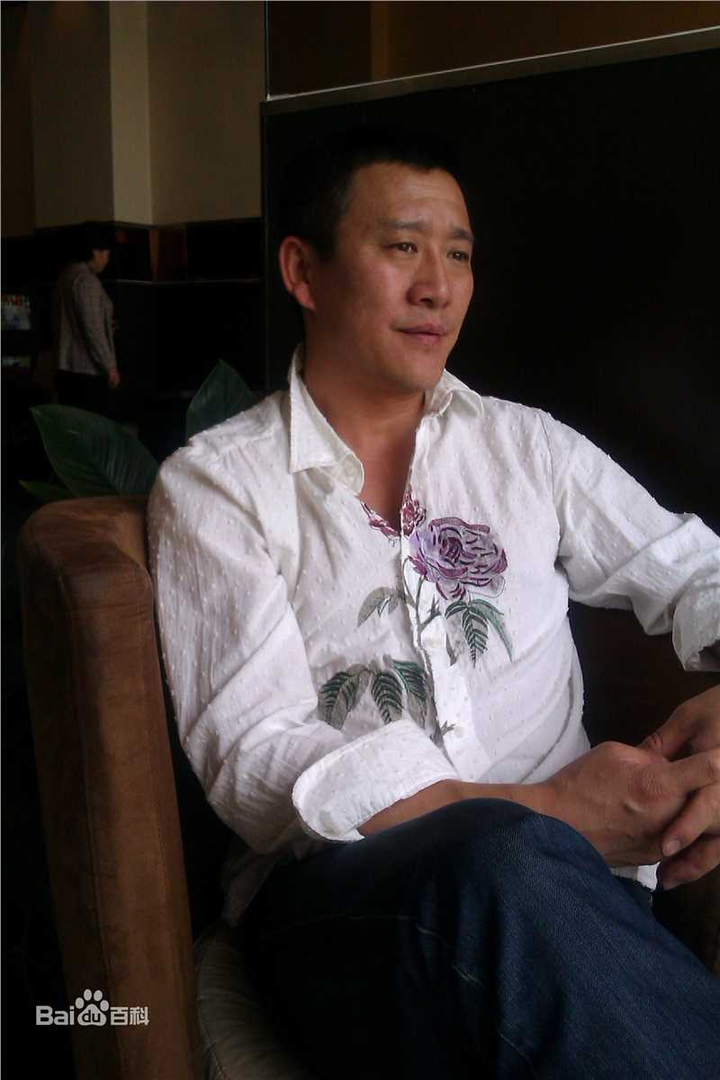 侯岩松照片壁纸壁纸