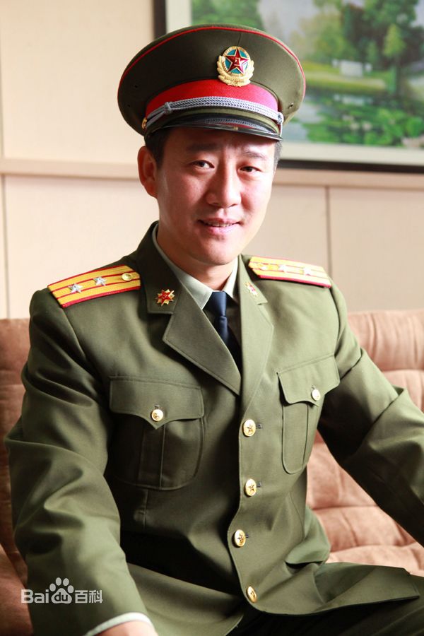 侯岩松照片壁纸壁纸