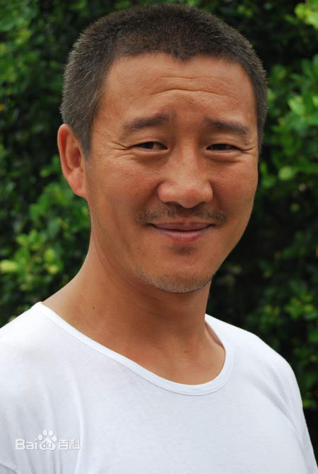 最优质侯岩松素颜照