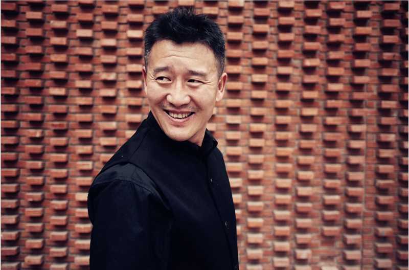 最优质侯岩松素颜照