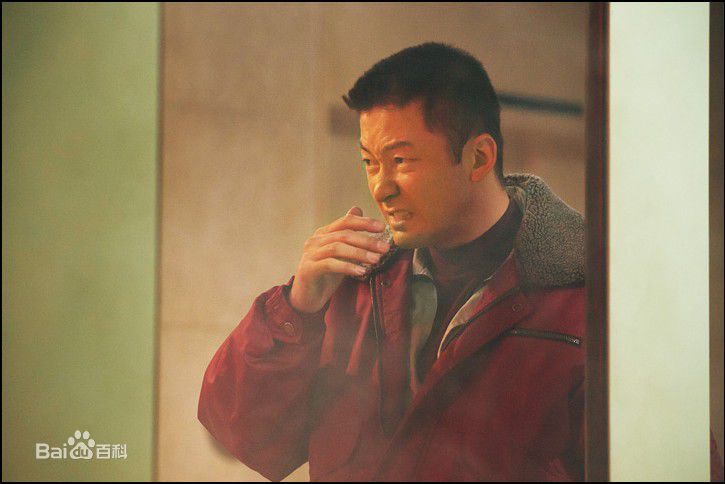 浅野忠信(Tadanobu Asano)抱着黄金飞翔生活照相册