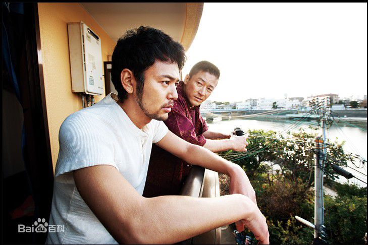 浅野忠信(Tadanobu Asano)抱着黄金飞翔生活照相册