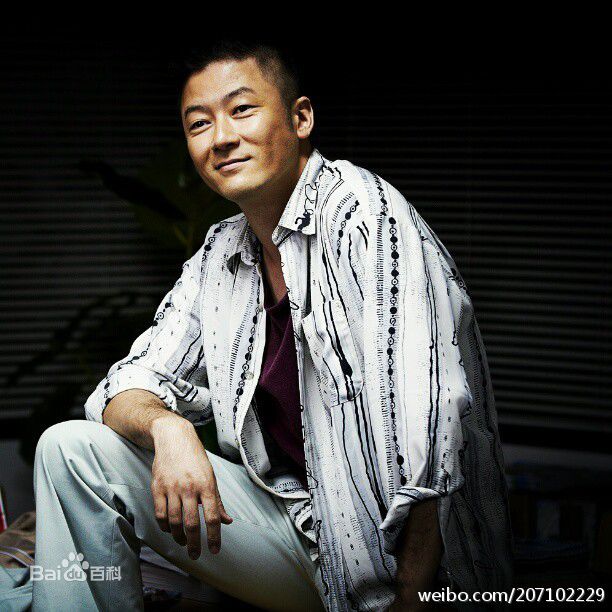 浅野忠信(Tadanobu Asano)抱着黄金飞翔生活照相册