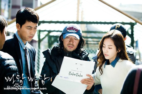 金奎泰(Kim Kyoo Tae（英文）、 （韩文）)在《吧嗒吧嗒》拍摄花絮中的