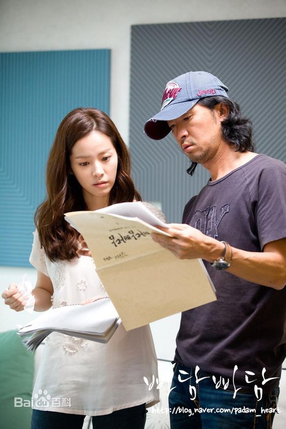 金奎泰(Kim Kyoo Tae（英文）、 （韩文）)在《吧嗒吧嗒》拍摄花絮中的