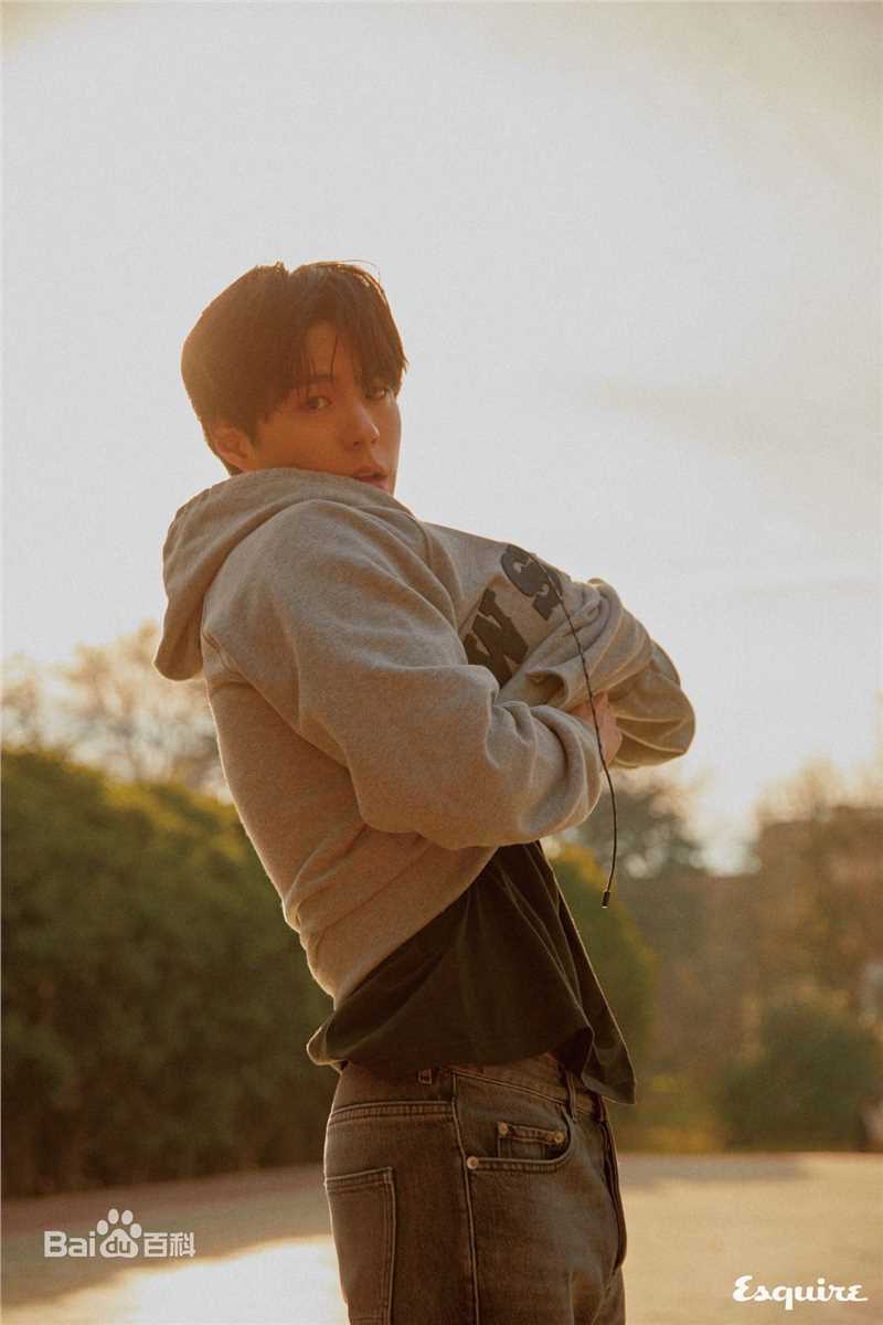 朴宝剑(|Park Bo Gum)Esquire韩国2018年3月号图册