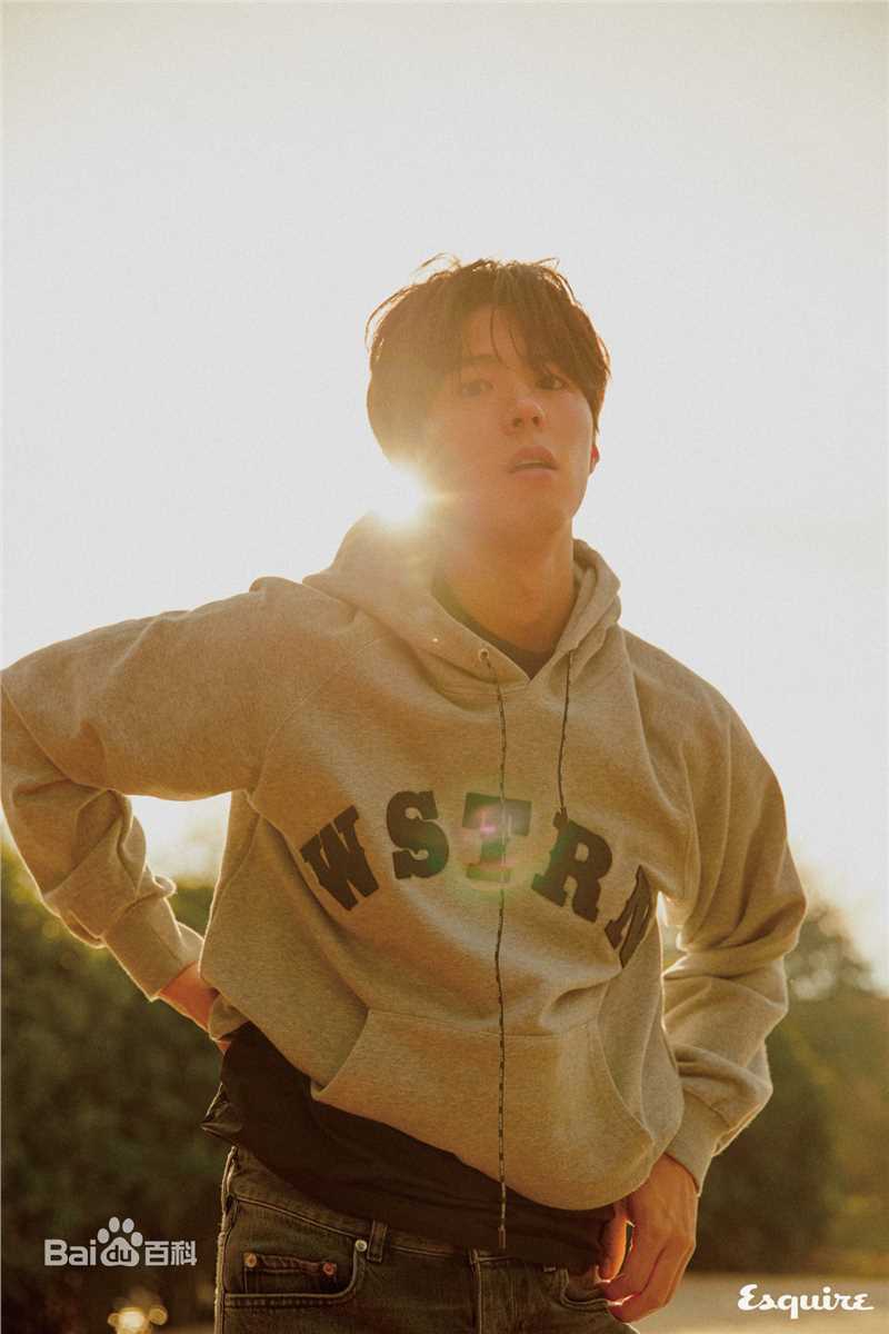 朴宝剑(|Park Bo Gum)Esquire韩国2018年3月号图册