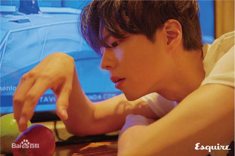 朴宝剑(|Park Bo Gum)Esquire韩国2018年3月号图册