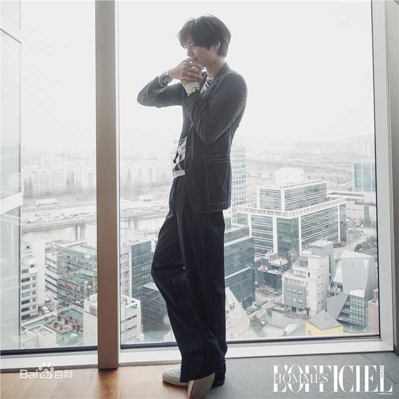 朴宝剑(|Park Bo Gum)L' Officiel Hommes泰国2018年6月号素颜照相册