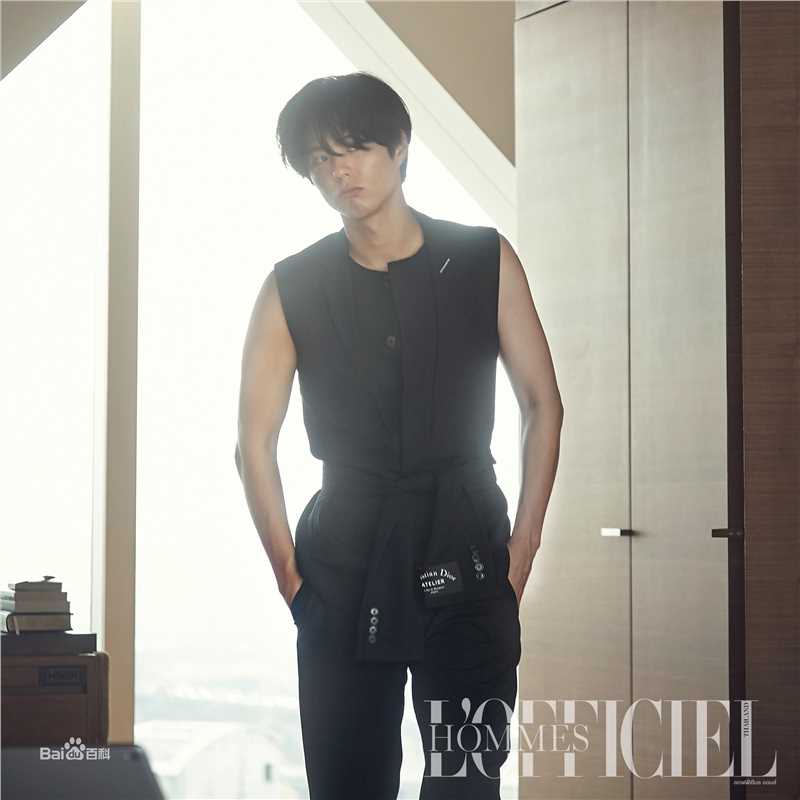 朴宝剑(|Park Bo Gum)L' Officiel Hommes泰国2018年6月号素颜照相册