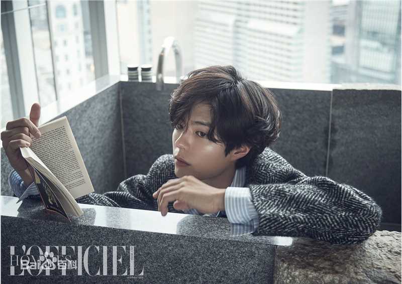 朴宝剑(|Park Bo Gum)L' Officiel Hommes泰国2018年6月号素颜照相册