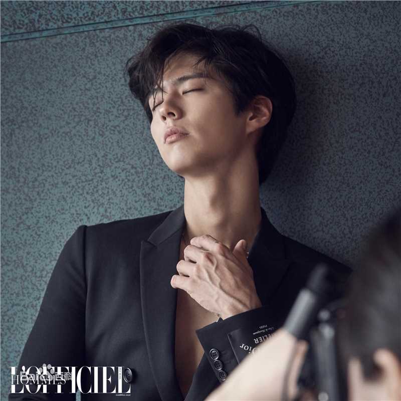 朴宝剑(|Park Bo Gum)L' Officiel Hommes泰国2018年6月号素颜照相册