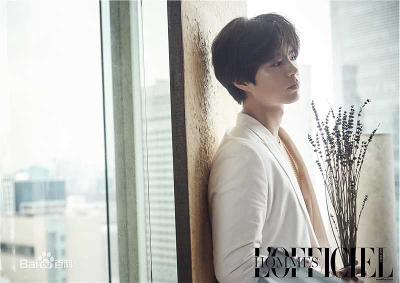 朴宝剑(|Park Bo Gum)L' Officiel Hommes泰国2018年6月号素颜照相册
