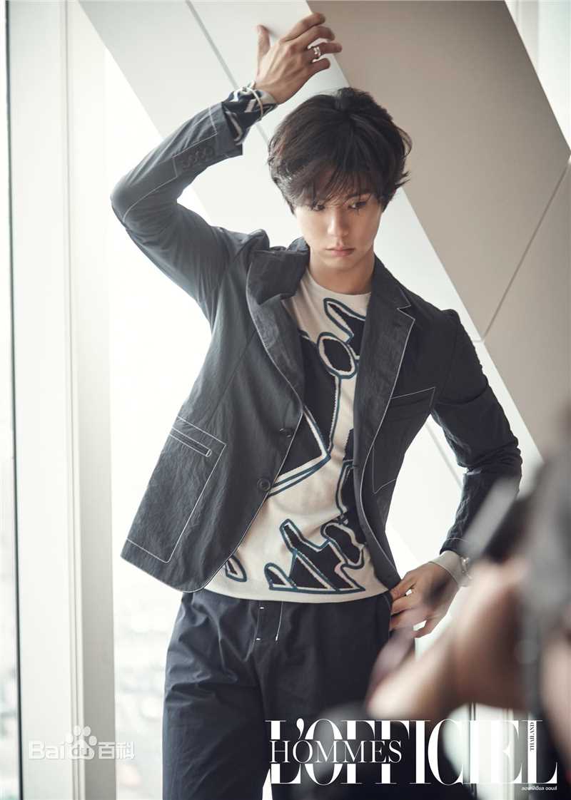 朴宝剑(|Park Bo Gum)L' Officiel Hommes泰国2018年6月号素颜照相册