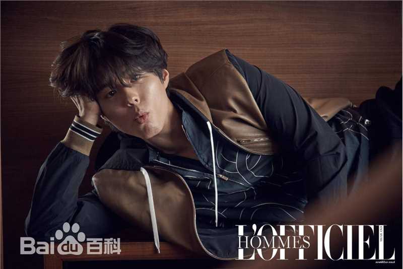 朴宝剑(|Park Bo Gum)L' Officiel Hommes泰国2018年6月号素颜照相册