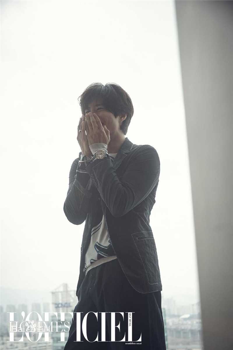 朴宝剑(|Park Bo Gum)L' Officiel Hommes泰国2018年6月号素颜照相册