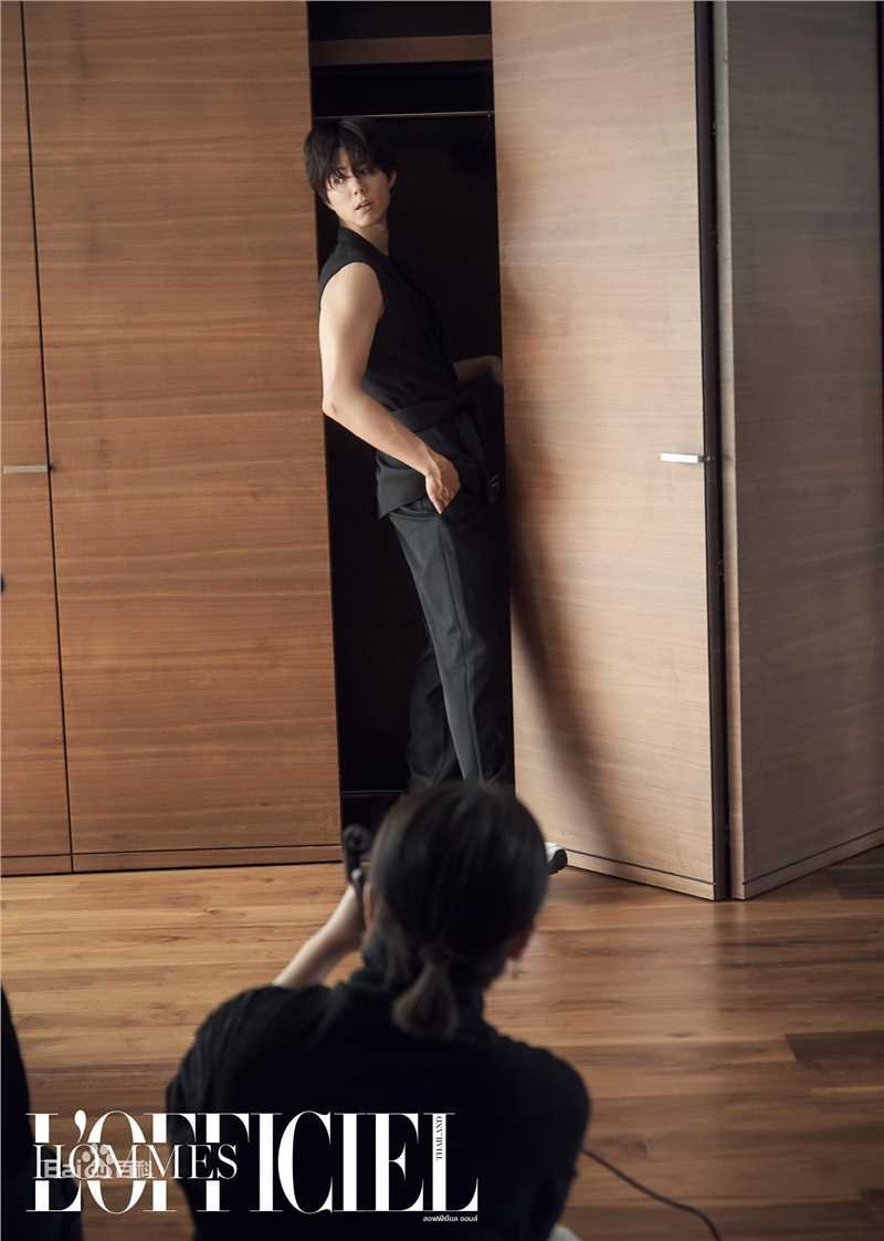 朴宝剑(|Park Bo Gum)L' Officiel Hommes泰国2018年6月号素颜照相册