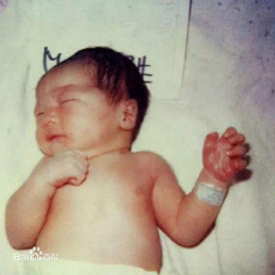 宋仲基(Song Joong Ki)宋家有儿初长成素颜照相册