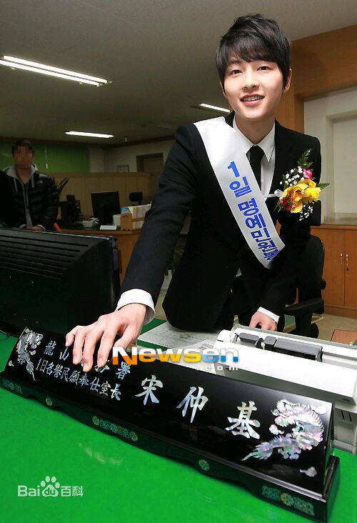 宋仲基(Song Joong Ki)宋家有儿初长成素颜照相册