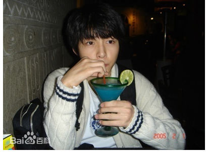 宋仲基(Song Joong Ki)宋家有儿初长成素颜照相册