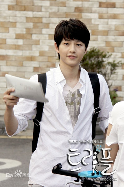 精选宋仲基(Song Joong Ki)在《Triple》（2009）中的图册