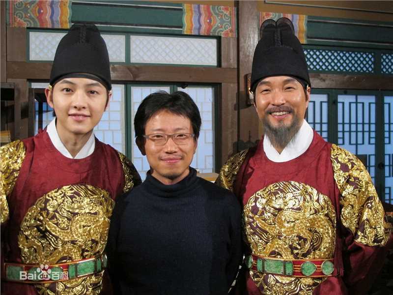 精选宋仲基(Song Joong Ki)在《树大根深》（2011）中的图册