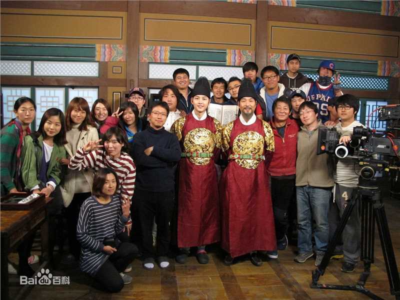 精选宋仲基(Song Joong Ki)在《树大根深》（2011）中的图册