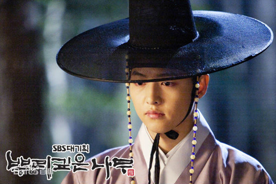 精选宋仲基(Song Joong Ki)在《树大根深》（2011）中的图册