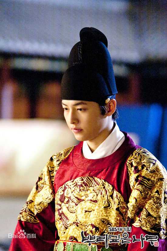 精选宋仲基(Song Joong Ki)在《树大根深》（2011）中的图册