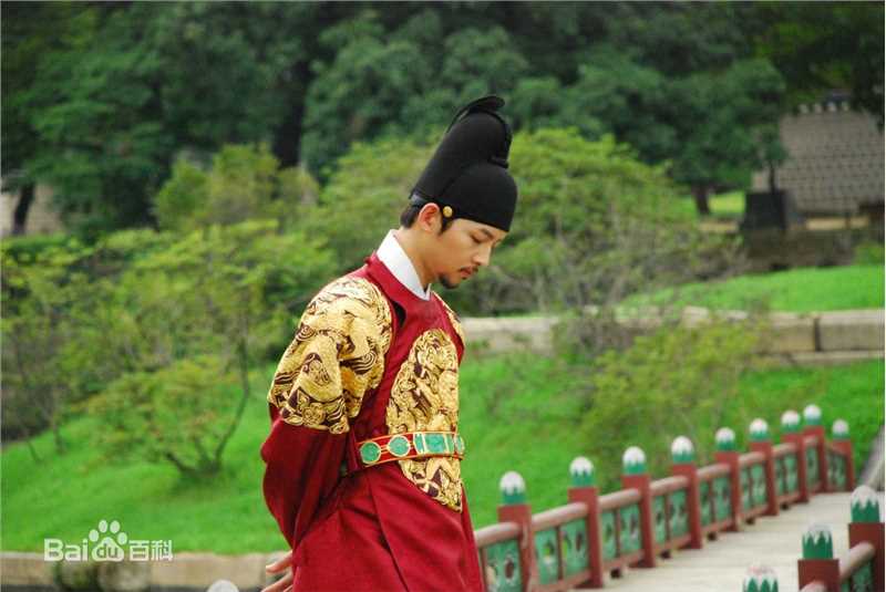 精选宋仲基(Song Joong Ki)在《树大根深》（2011）中的图册