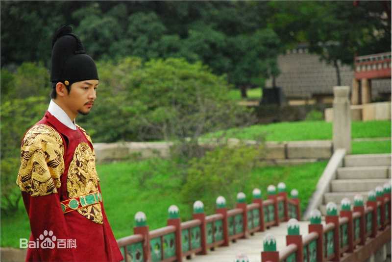 精选宋仲基(Song Joong Ki)在《树大根深》（2011）中的图册