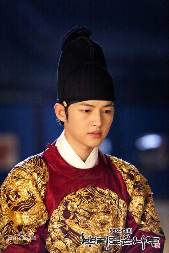 精选宋仲基(Song Joong Ki)在《树大根深》（2011）中的图册