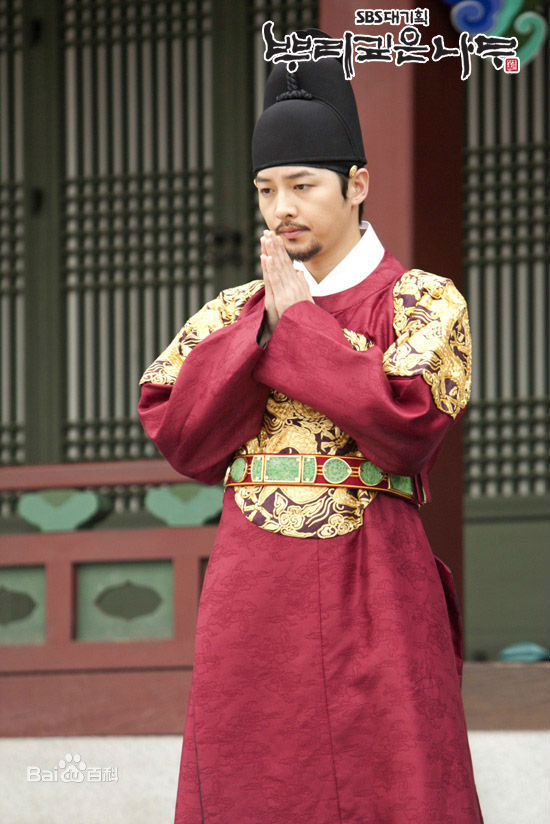 精选宋仲基(Song Joong Ki)在《树大根深》（2011）中的图册