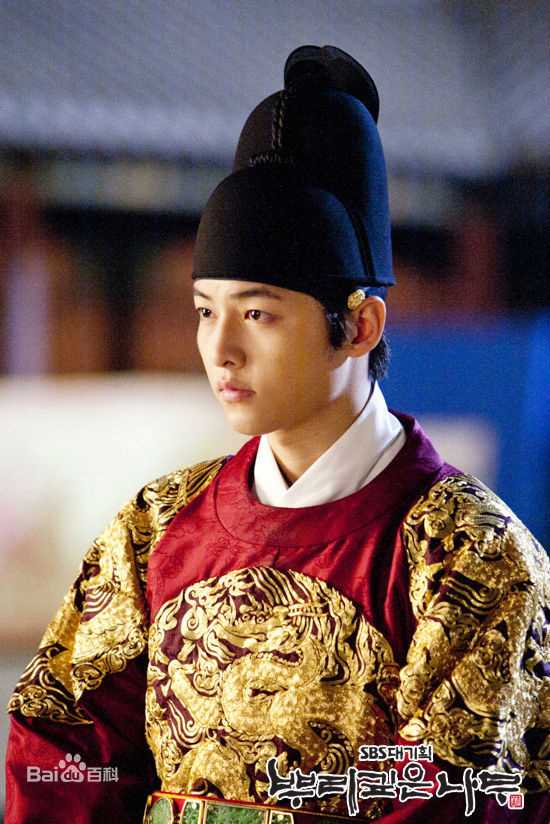 精选宋仲基(Song Joong Ki)在《树大根深》（2011）中的图册