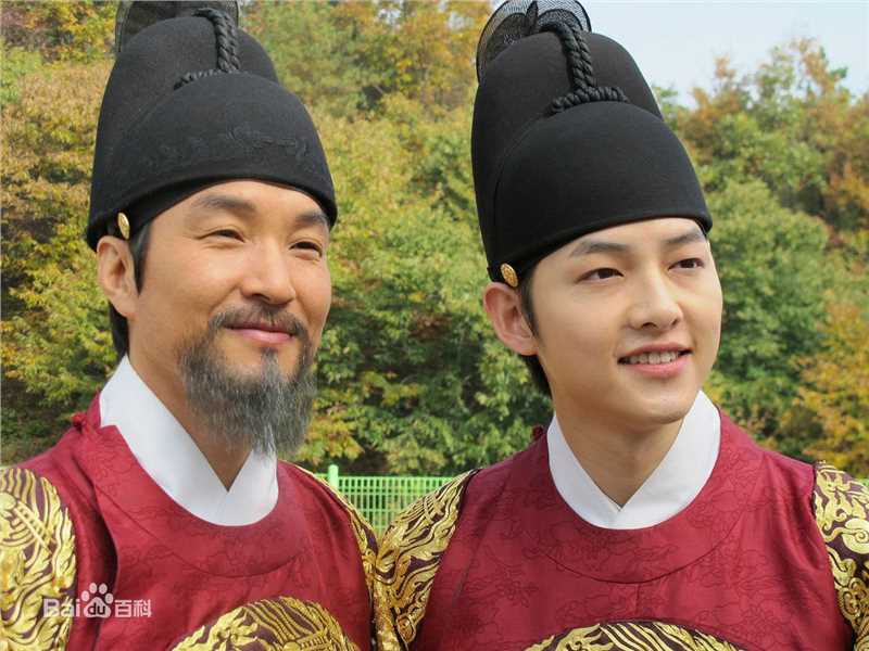 精选宋仲基(Song Joong Ki)在《树大根深》（2011）中的图册