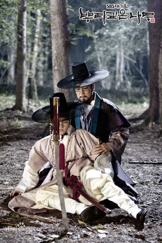 精选宋仲基(Song Joong Ki)在《树大根深》（2011）中的图册