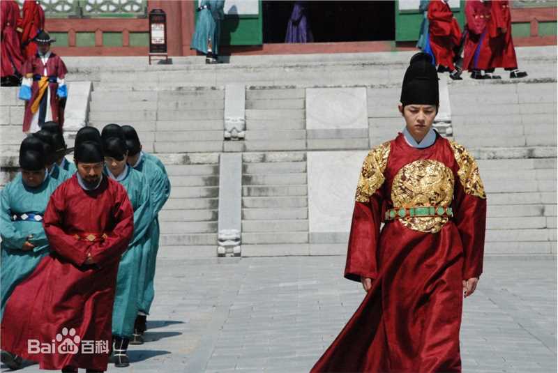 精选宋仲基(Song Joong Ki)在《树大根深》（2011）中的图册