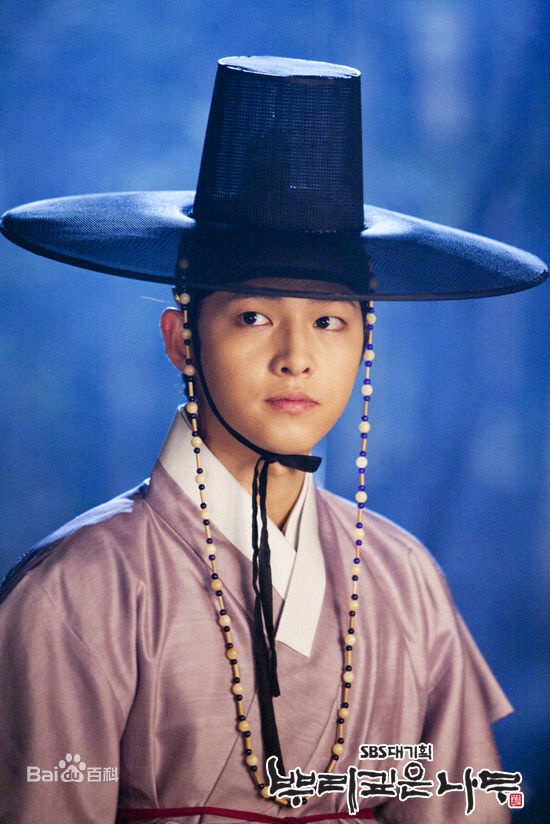 精选宋仲基(Song Joong Ki)在《树大根深》（2011）中的图册