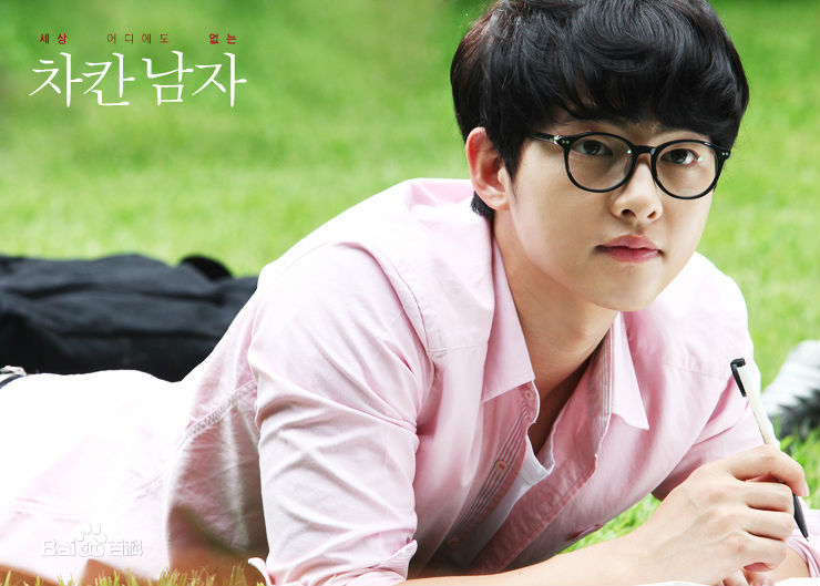 最新宋仲基(Song Joong Ki)在《善良的男人》（2012）中的壁纸