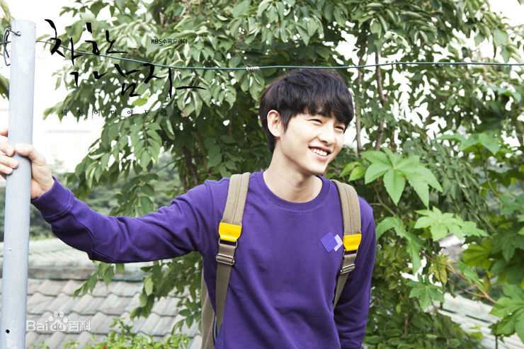 最新宋仲基(Song Joong Ki)在《善良的男人》（2012）中的壁纸