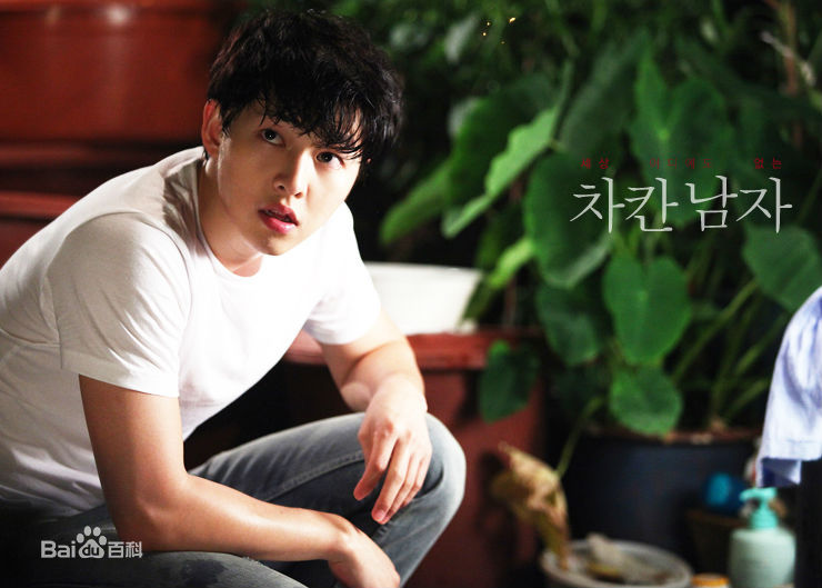 最新宋仲基(Song Joong Ki)在《善良的男人》（2012）中的壁纸