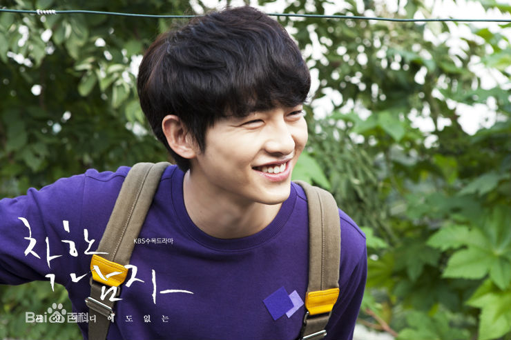 最新宋仲基(Song Joong Ki)在《善良的男人》（2012）中的壁纸