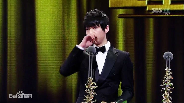 宋仲基(Song Joong Ki)S演技大赏（2011）性感图片壁纸