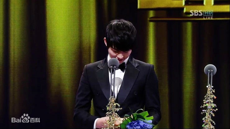 宋仲基(Song Joong Ki)S演技大赏（2011）性感图片壁纸